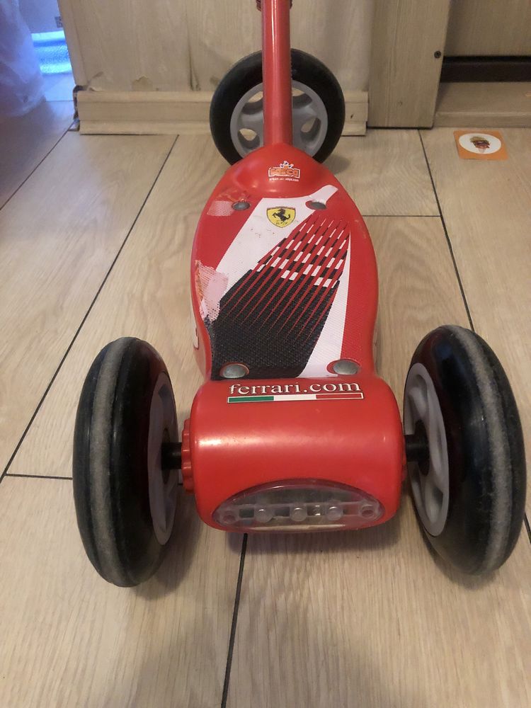 Самокат трехколесный Ferrari оригинал.