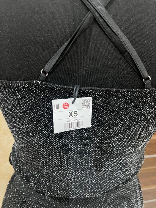 Nowy kombinezon blyszczacy XS Reserved