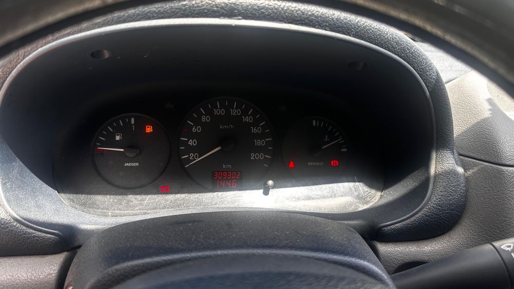 Renault Clio II - Gasolina | Ano 2000