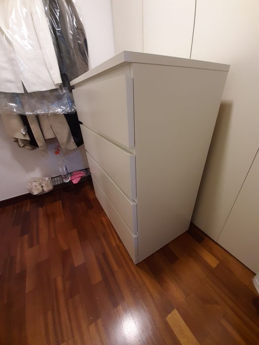 Cómoda IKEA Malm 4 gavetas