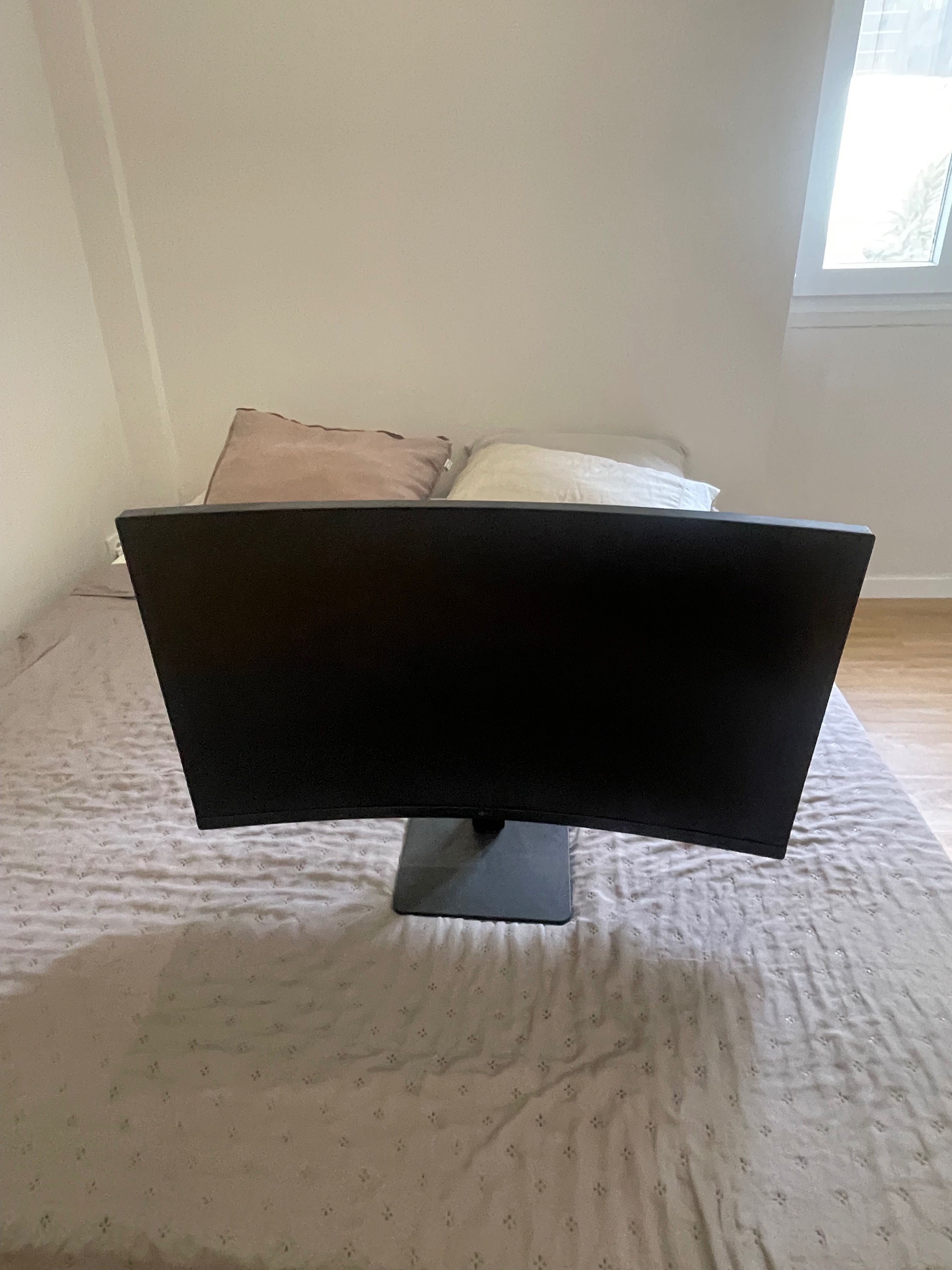 LG monitor curved