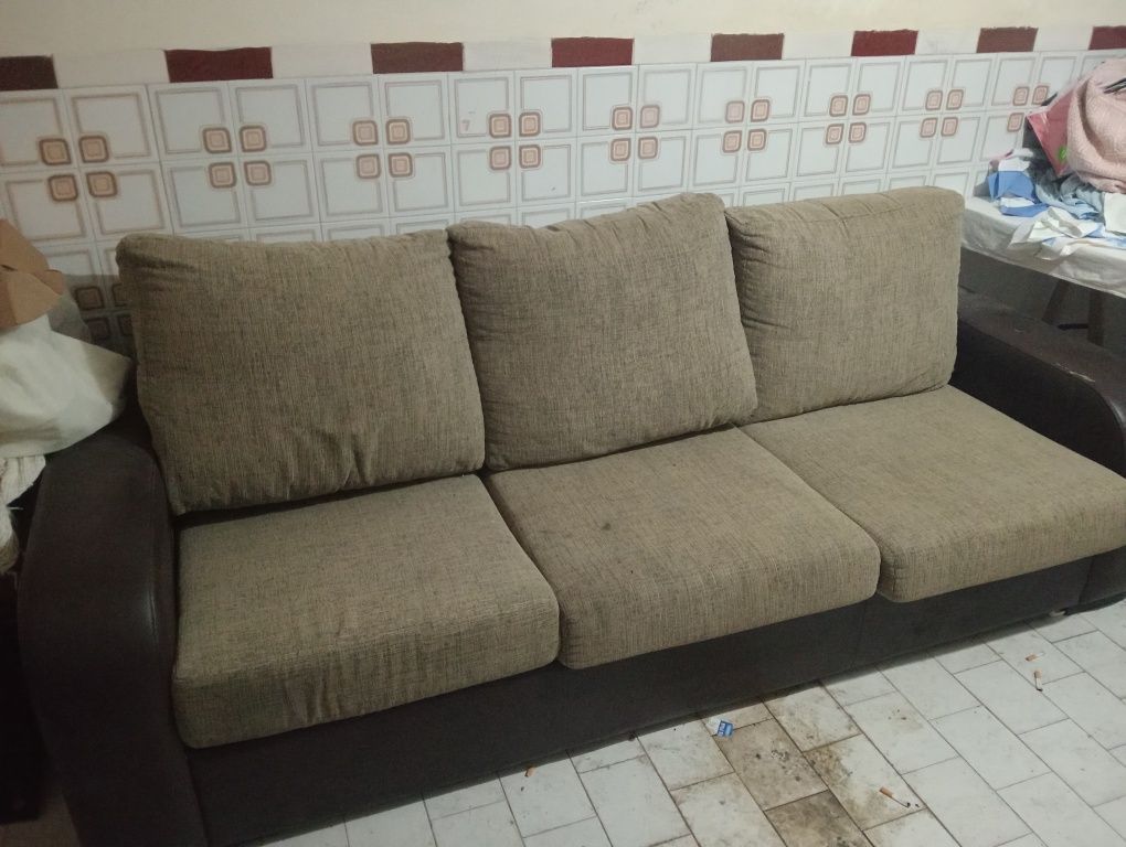 Vendo sofá chaise longue em bom estado.