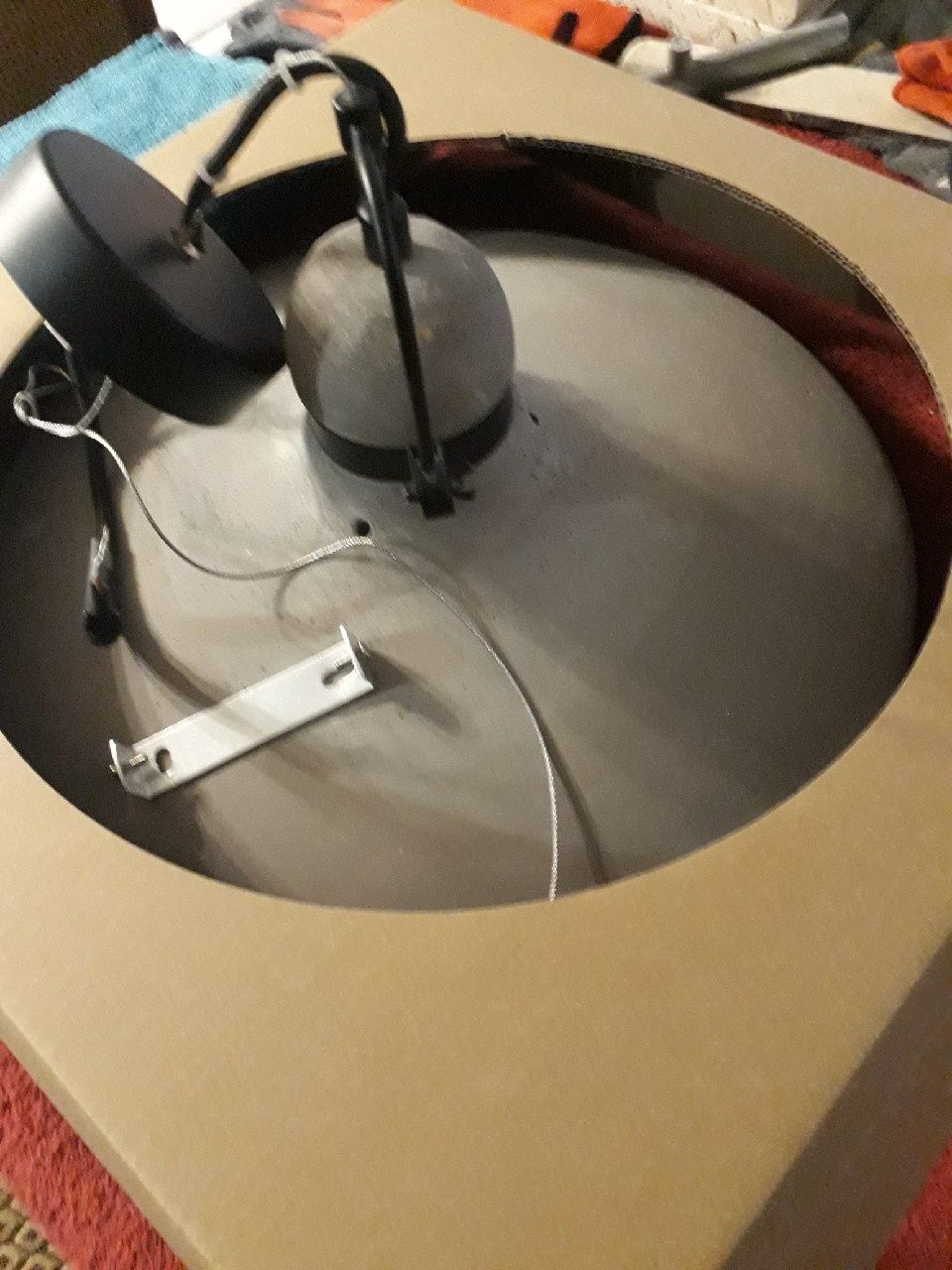 Lampa industrialna beton i metal