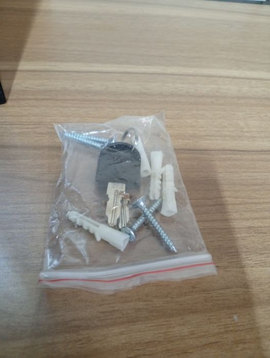 Metalowa duża skrzynka na listy z 3 okienkami