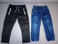 2 pary spodni Smyk Cool Club, jeansowe joggery i sportowe r. 98