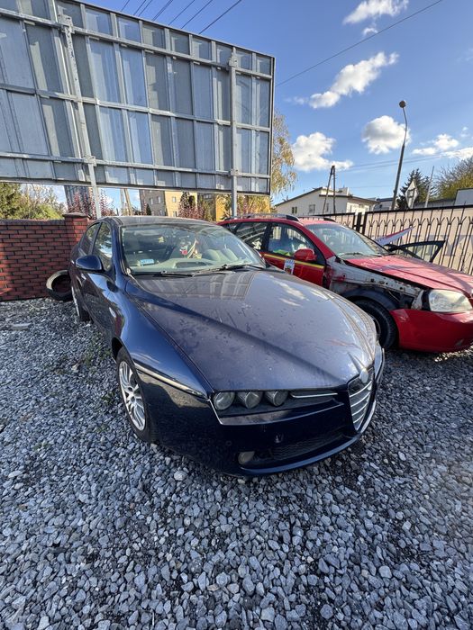 Alfa Romeo 159 1.9 Jtdm calosc na czesci Uskodzony silnik !!!