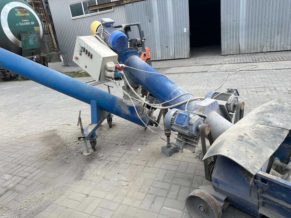 Мобільний шнековий розвантажувач вагонів типу Хопер