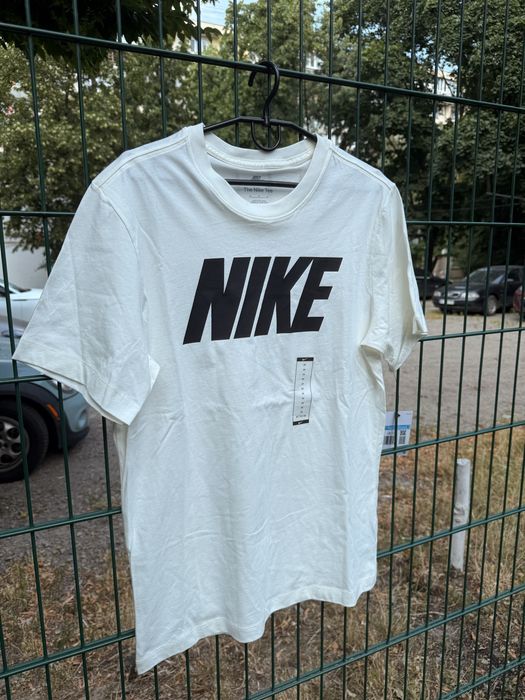 Футболка Nike SportsWear White
