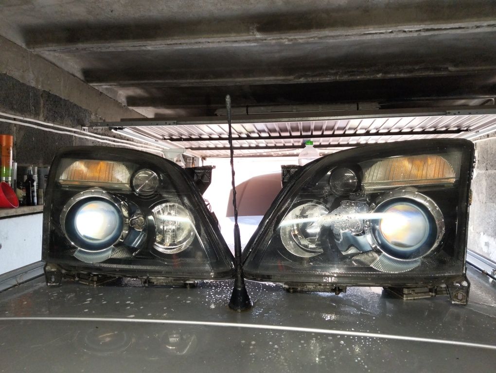Reflektory Bi Xenon skrętne Opel Vectra C