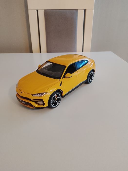Burago skala 1:20 Lamborghini Urus