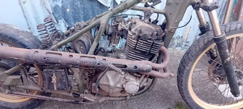 Suzuki DR 650cc Djebel custom