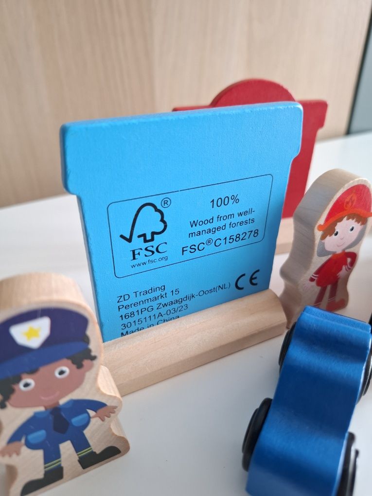 Drewniana straż pożarna policja karetka montessori samochód