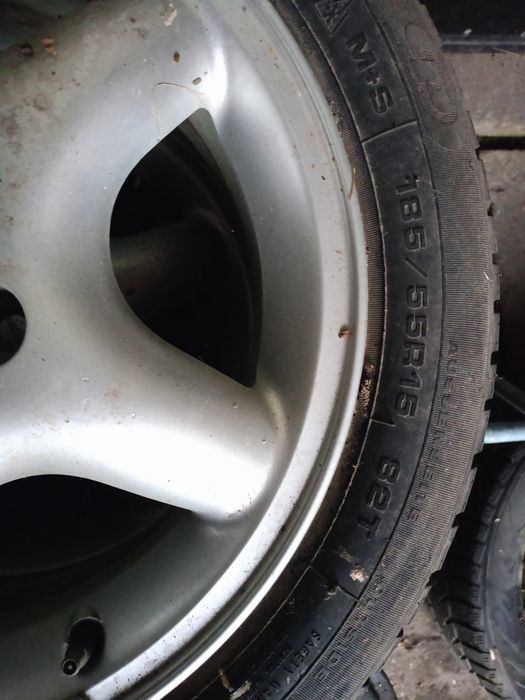 Opony 4 szt zimowe z felgami 185/55R15/82T