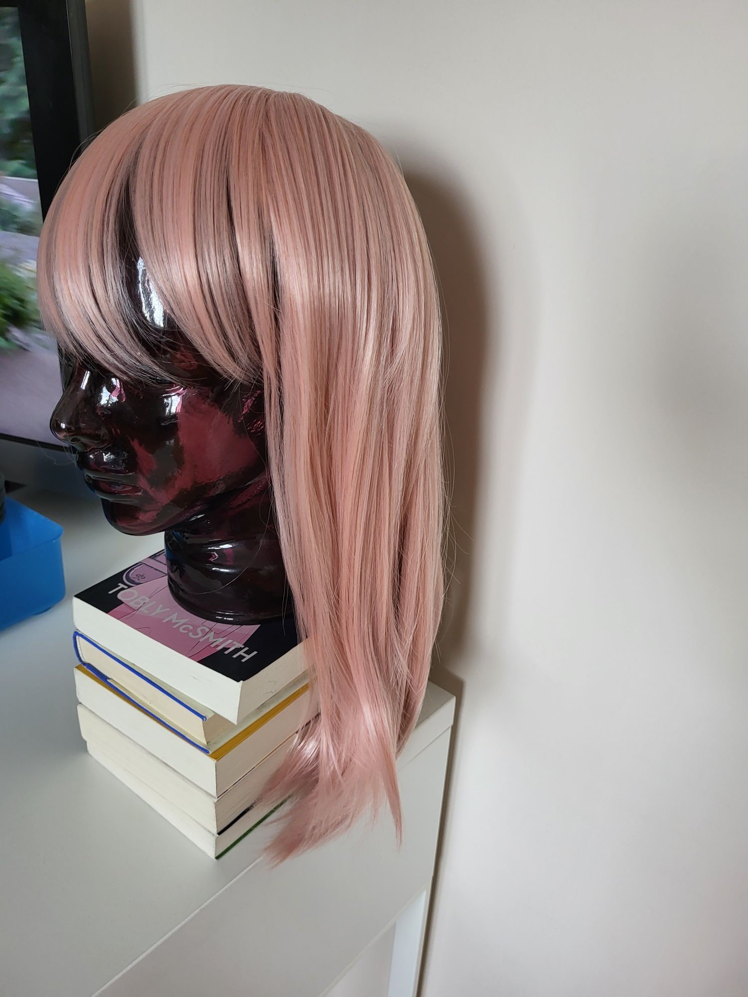 Różowa peruka z długimi włosami wig cosplay