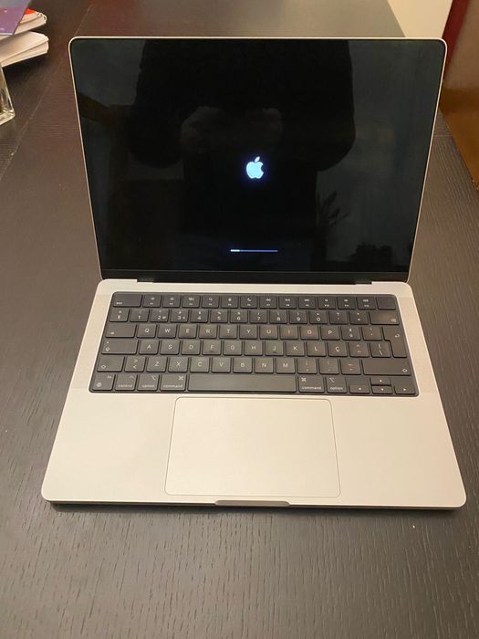 Macbook Pro 14’ M3 8GB/512GB