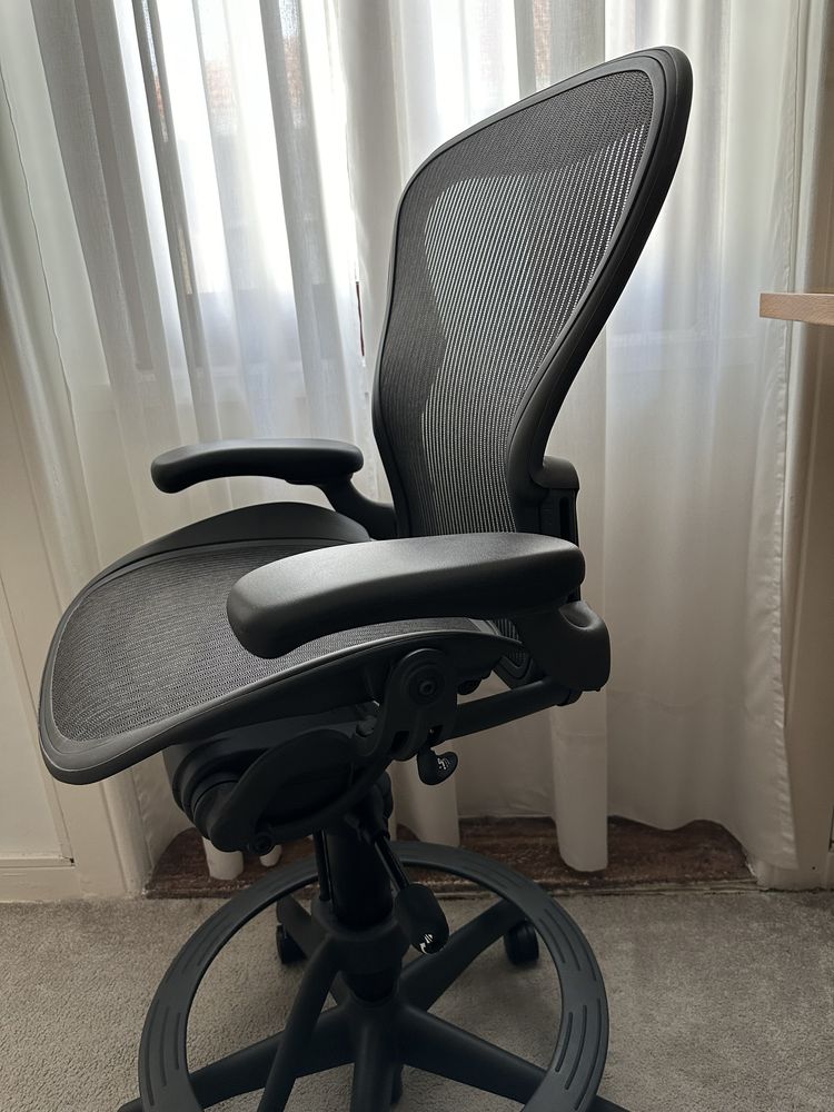 Banco alto Aeron da Herman Miller