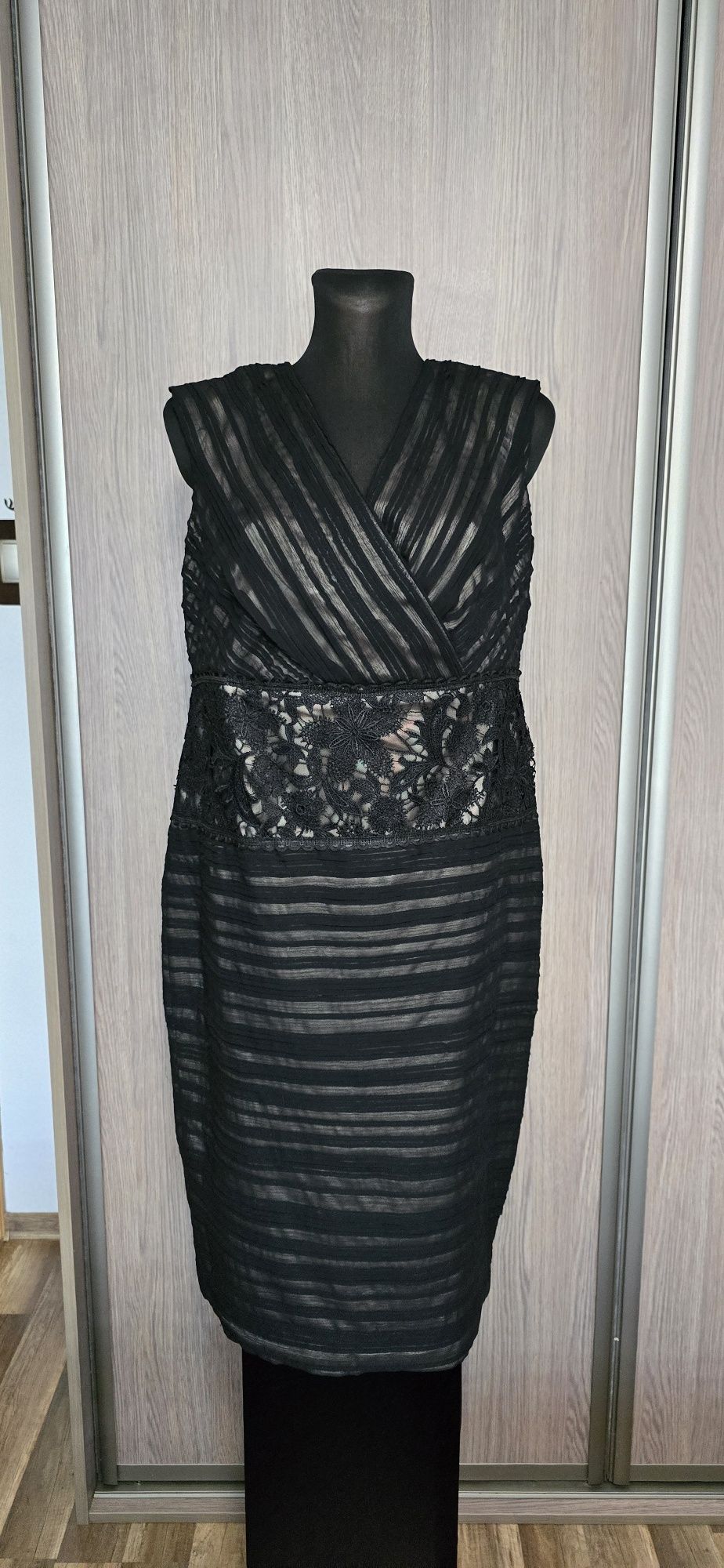 Nowa Śliczna Sukienka Czarna Z Koronką Jasną Podszewką Roz. 3XL/46/18