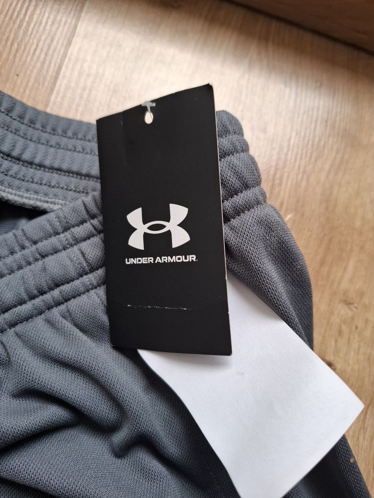 Spodnie dresowe Under Armour S nowe