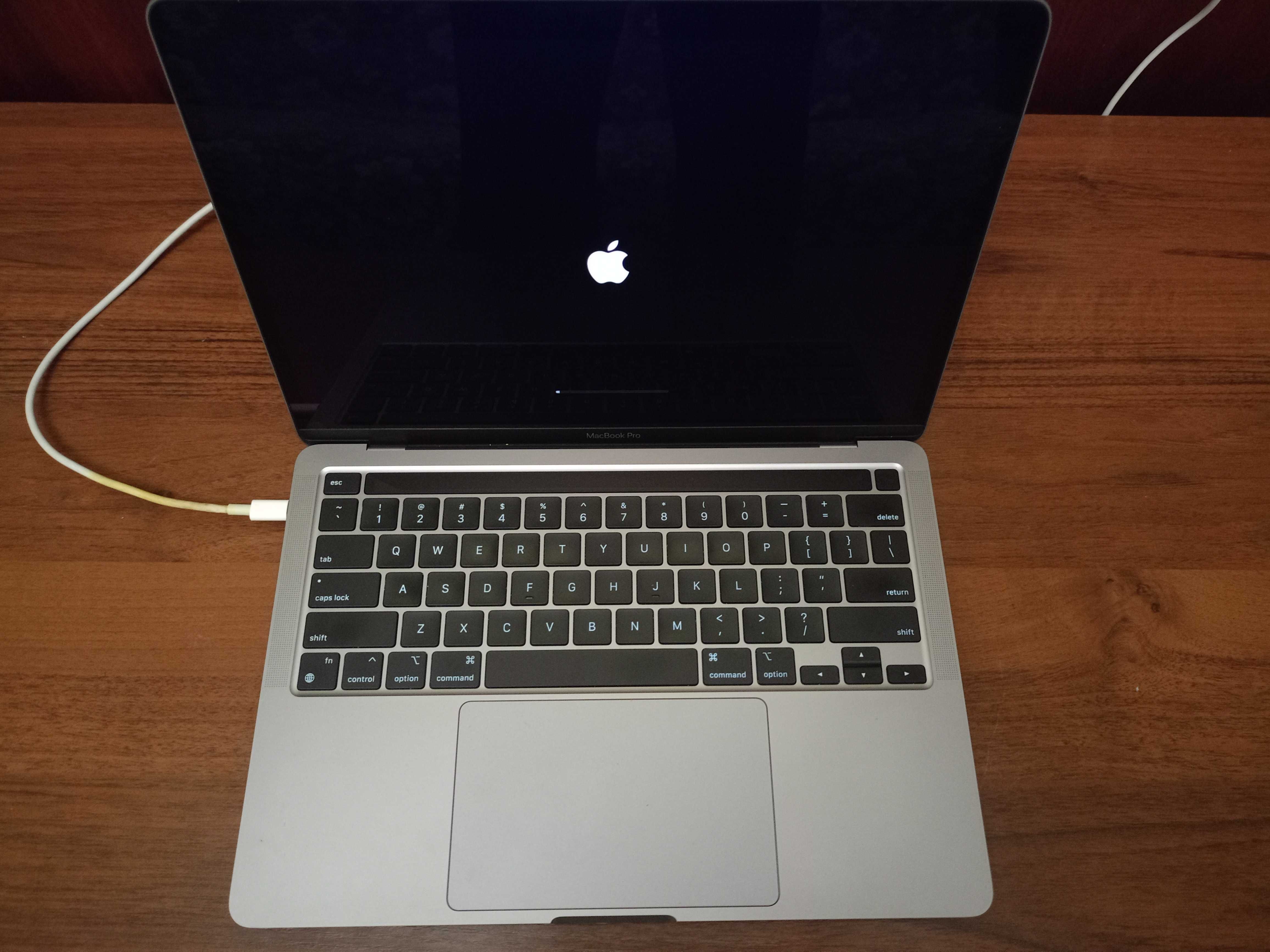 MacBook Pro (13 дюймов, M2, 2022 г.) A2338