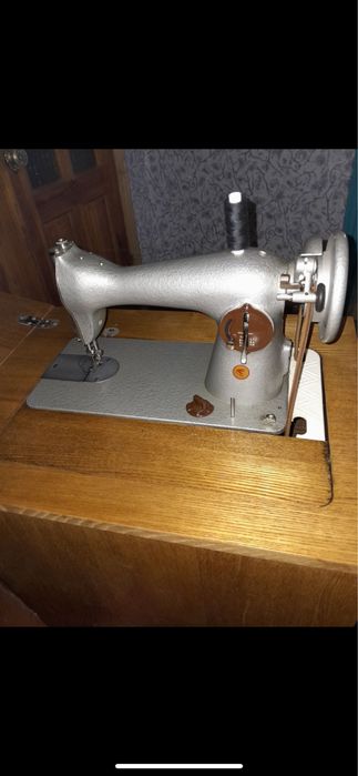 Машина швейна б/в