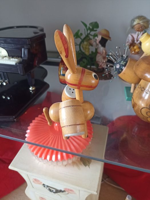 Stara figurka solniczka
