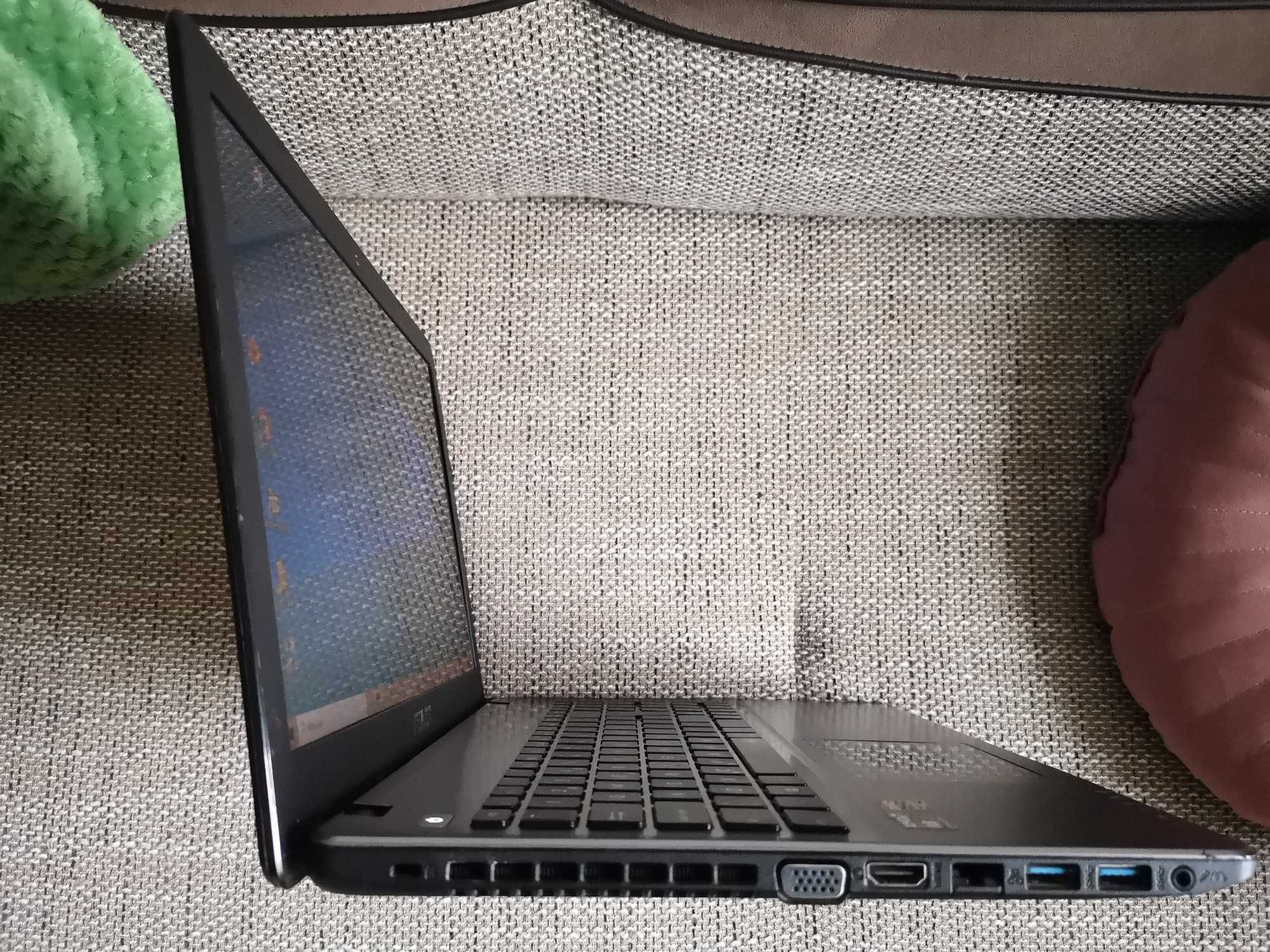 Laptop Asus R510D AMD A8-5550M 4x2,1 GHz 8GB SSD 256GB 15,6" bat. ok