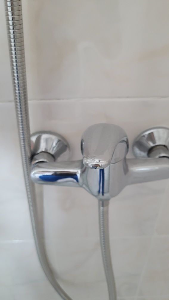 Cabine duche com torneira