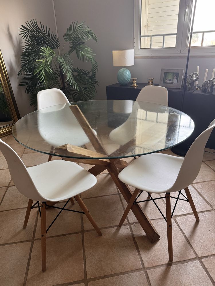 Mesa com 4 cadeiras