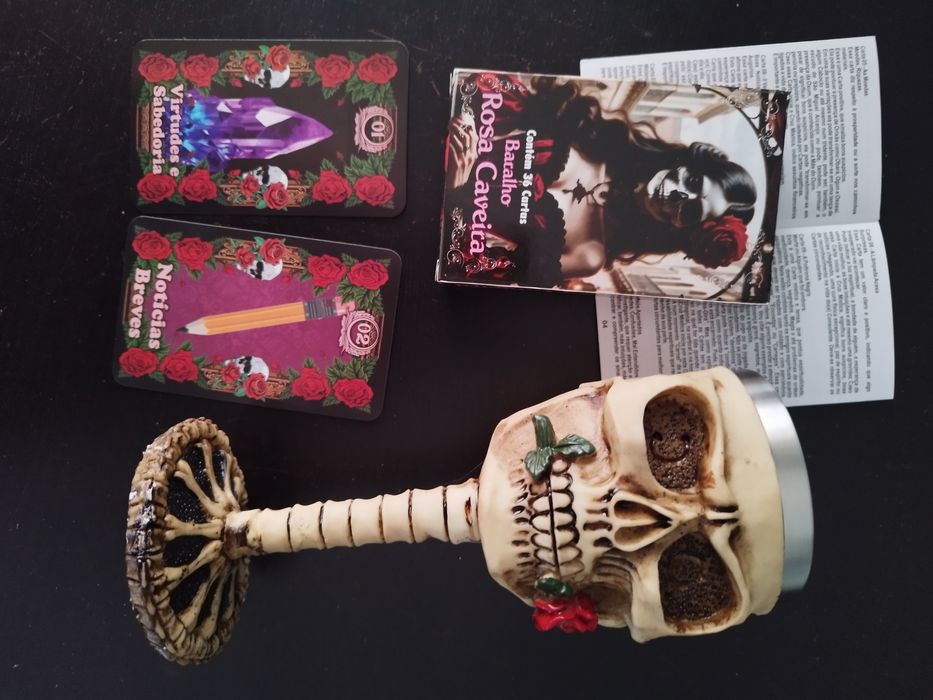 Conjunto Rosa Caveira, Baralho e Copo