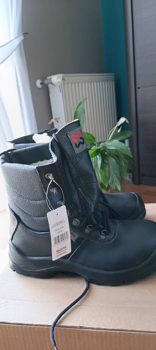 Sprzedam nowe buty robocze 43