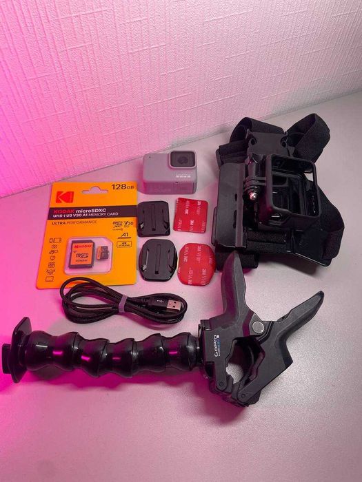 Екшн камера GoPro Hero 7 White в ідеальному стані, з комплектом