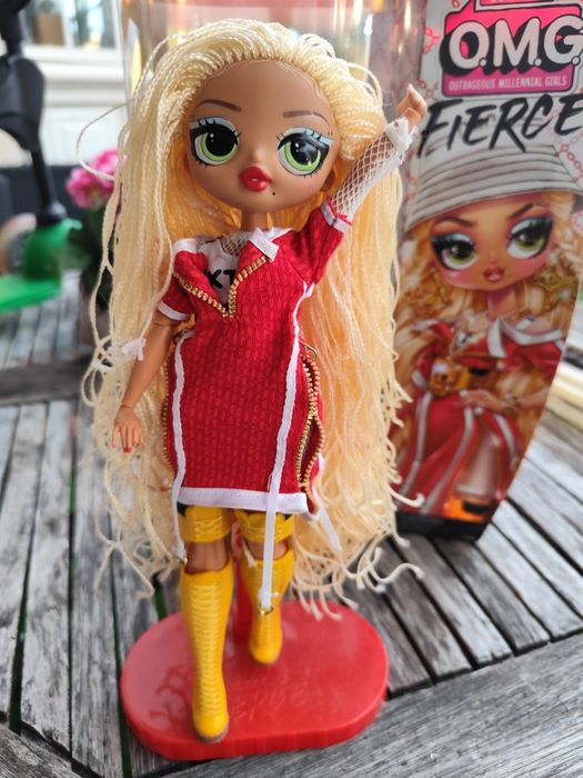 BONECA LOL  OMG FIERCE  em caixa
