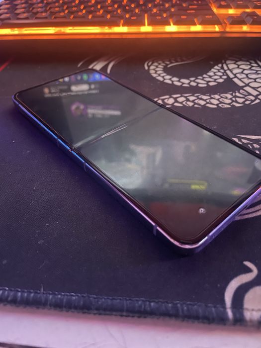 Samsung flip4 w praktycznie dobrym stanie