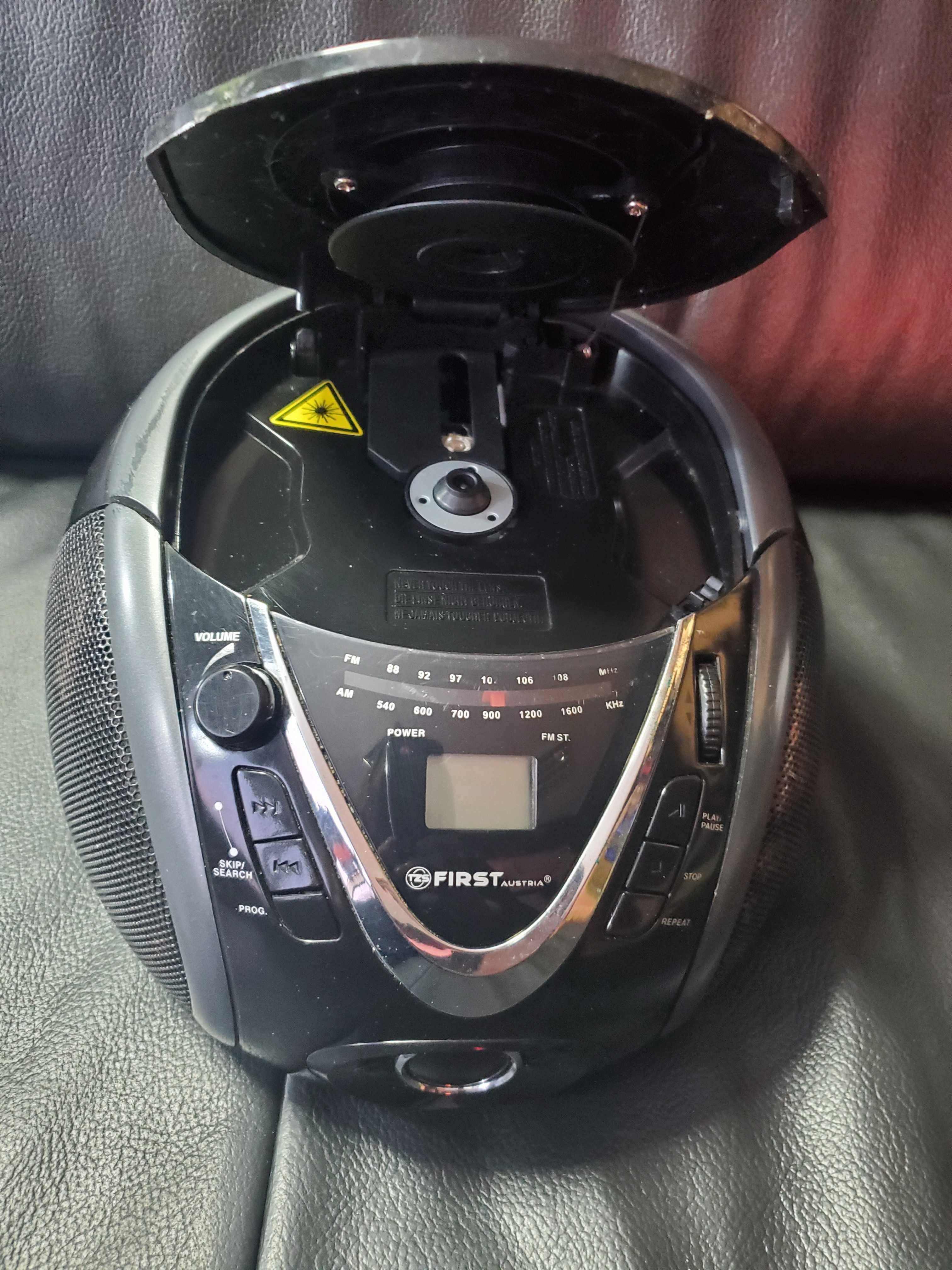 Przenośny radiomagnetofon z CD FIRST FA-1152