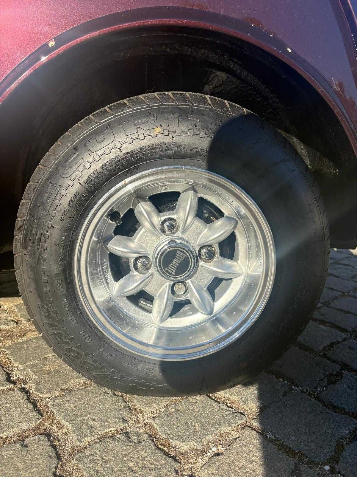 Clássico Mini 1976 – Restaurado ao Detalhe