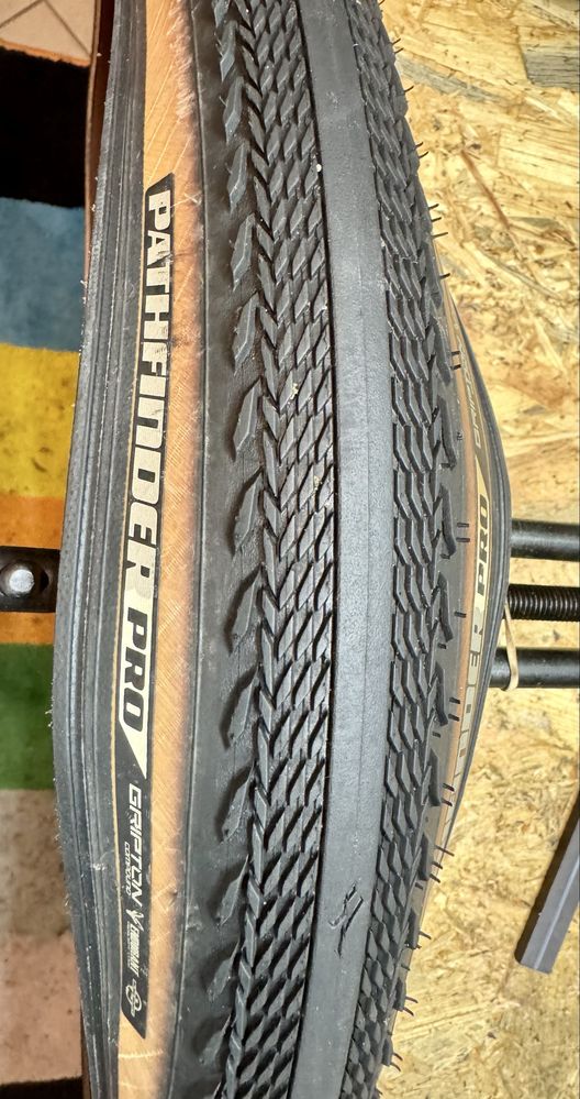 Specialized Pathfinder 700x42c - 2 sztuki