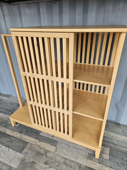 Otwarty regał garderoba przedpokój