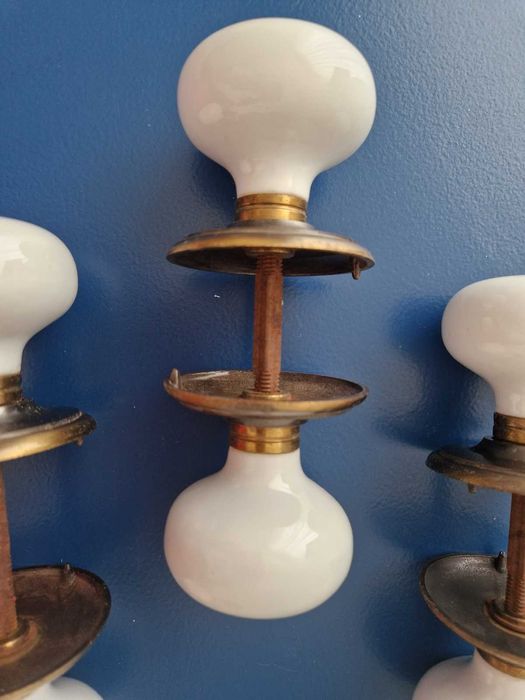 3 Pares de maçanetas antigas em porcelana branca