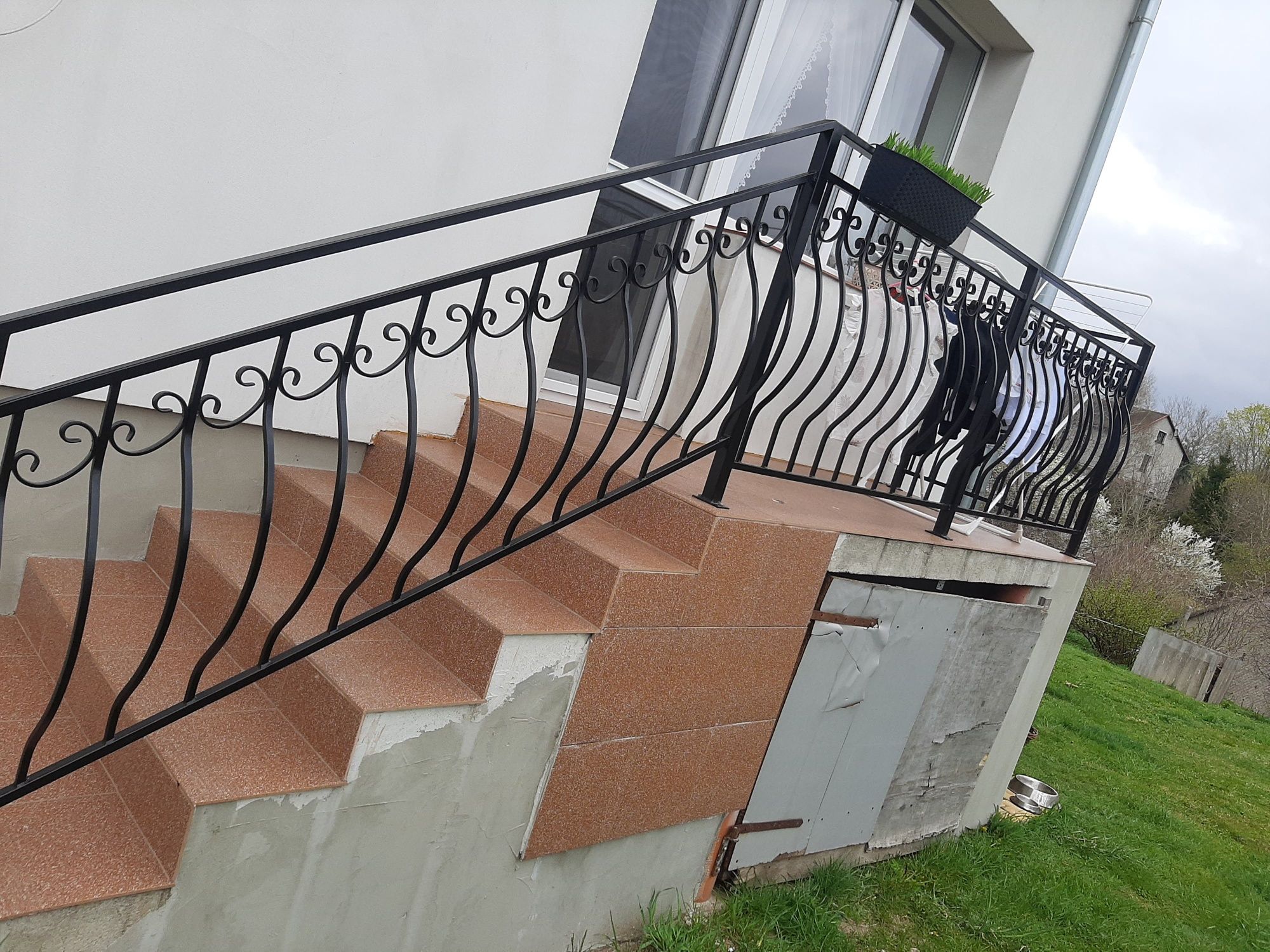 Bramy ogrodzenia balustrady