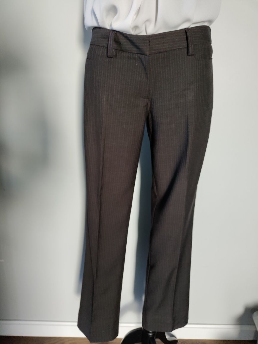 Reserved eleganckie damskie spodnie garniturowe w prążki M