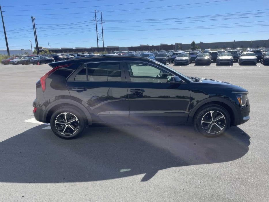 Kia Niro EX      2023