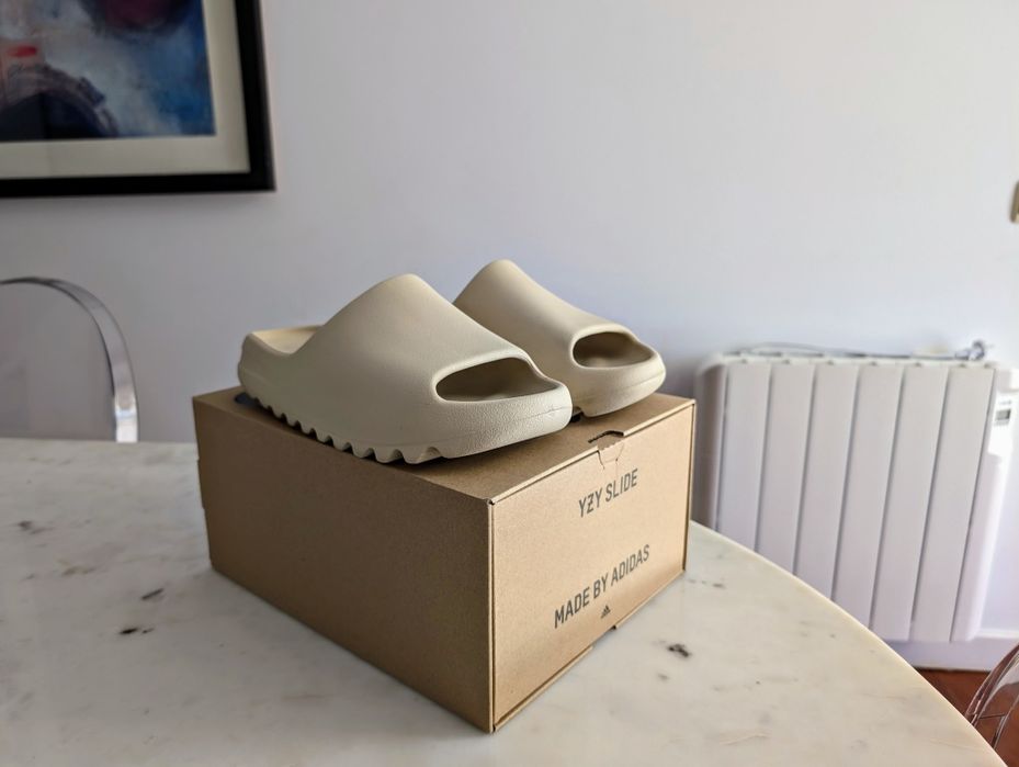 Yeezy Slides (com caixa)