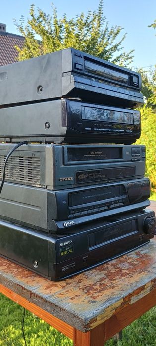 Odtwarzacze VHS do naprawy lub na części.