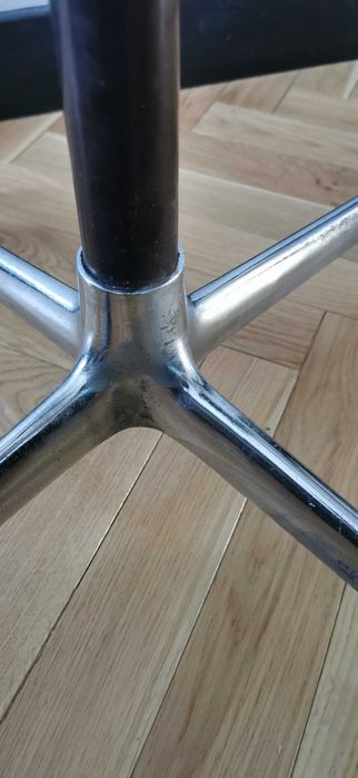 Noga do stolika Vitra