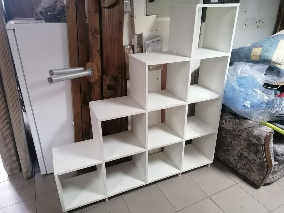 Estante dos quadrados em branco