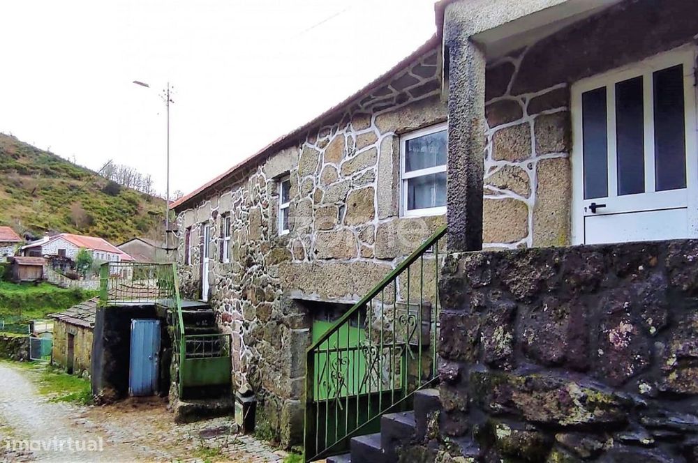 Moradia em Cambeses do Rio, Montalegre