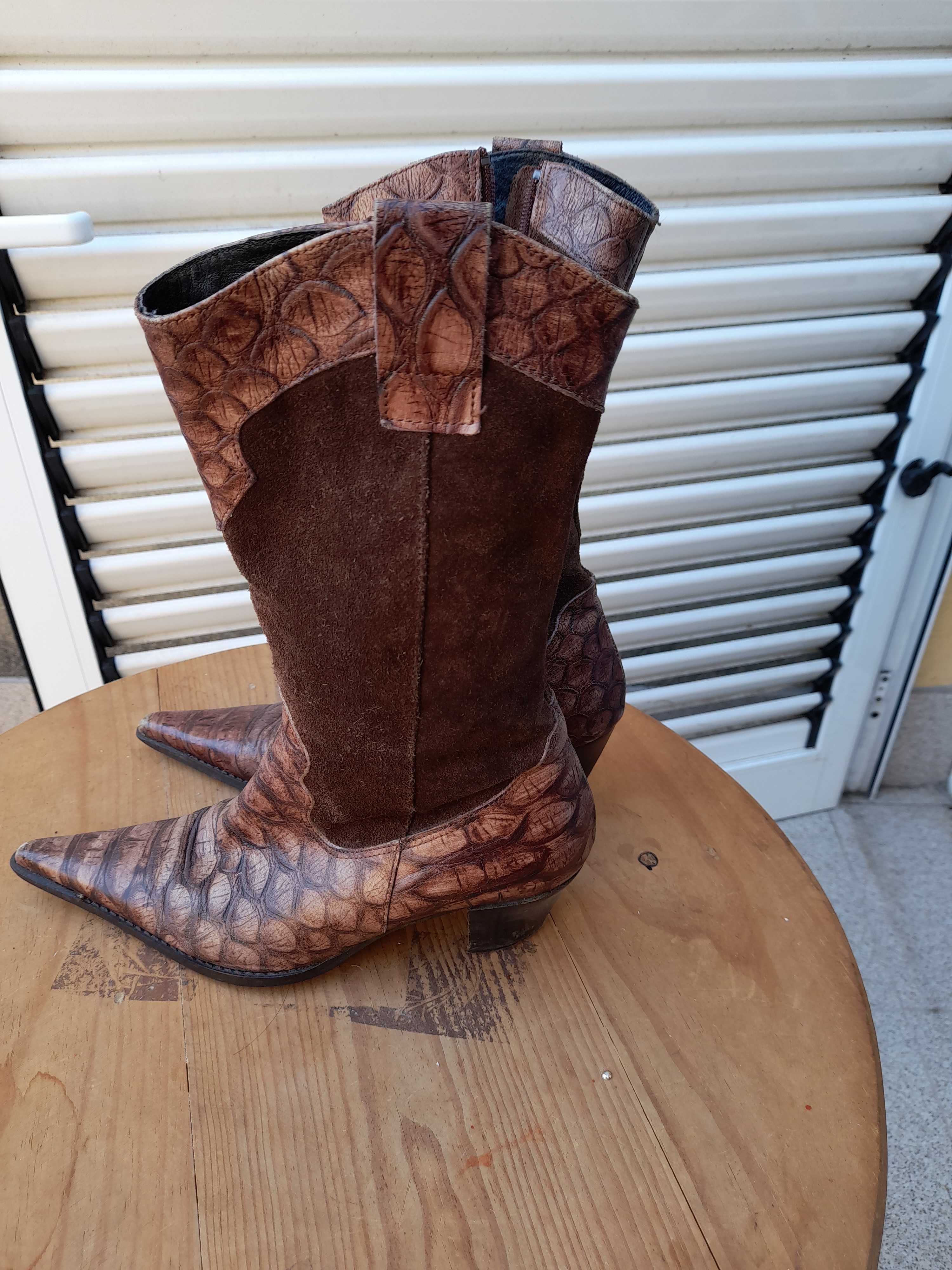 Botas como nova em pele estilo cowboy. Número 35