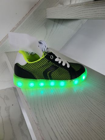 Nowe buty sneakersy świecące chłopięce geox 28