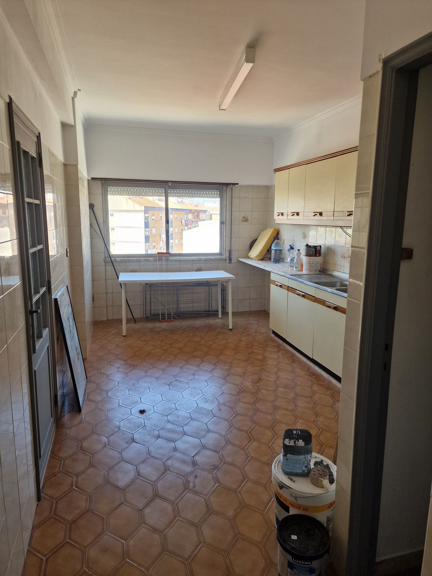 Arrenda-se T2 no  Cacem junto à Estação de Comboios