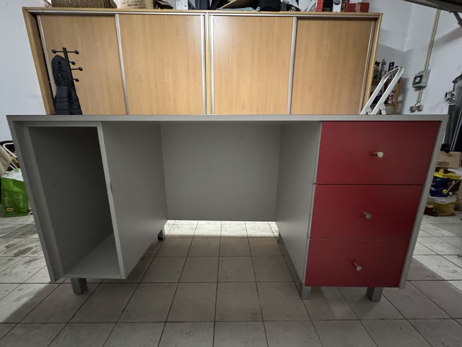 Secretária em madeira maciça